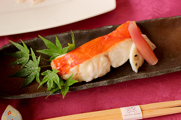 蒸し焼き金目鯛