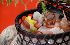 料理長自慢、旬の食材を使ったお食事。